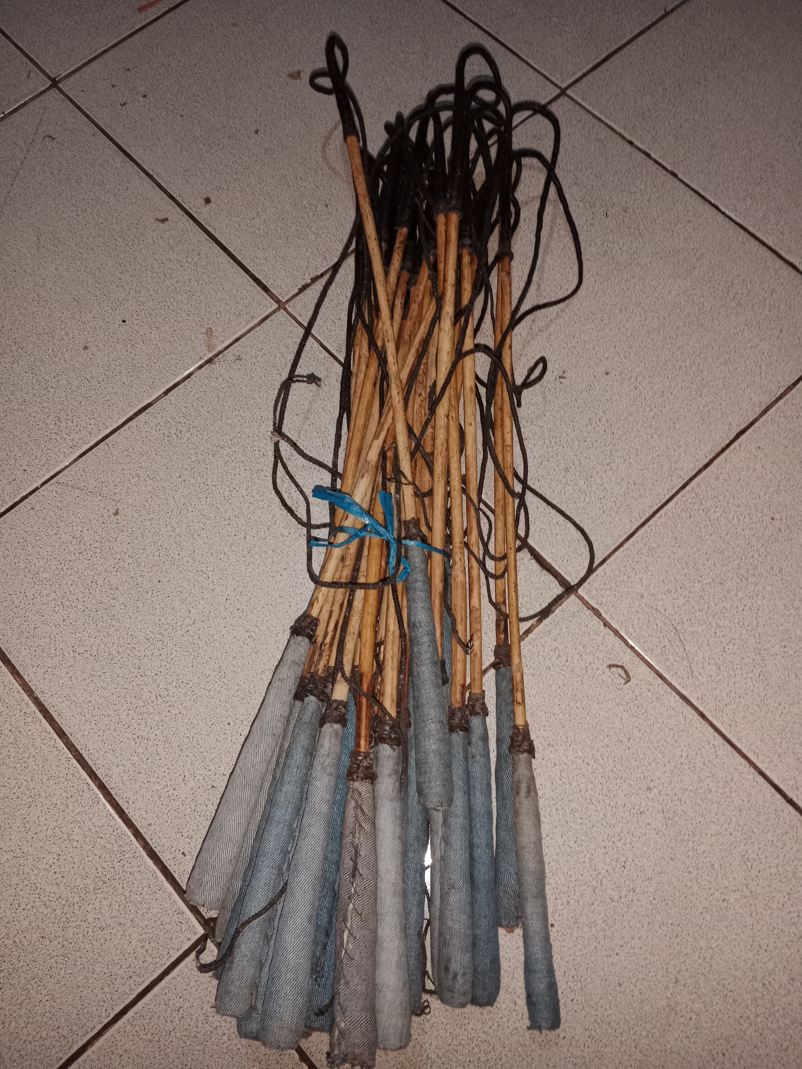 pecut Cemeti Berbahan Tiber